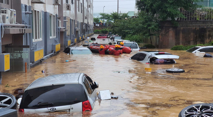 الأمطار الغزيرة تجبر مئات الأشخاص على الإجلاء في كوريا الجنوبية