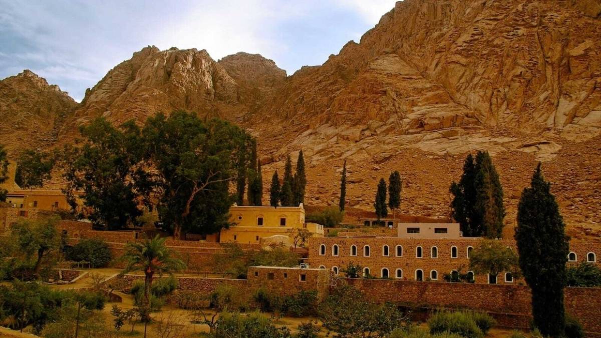 مصر.. بيان جديد عن مخططات إخلاء دير سانت كاترين في سيناء