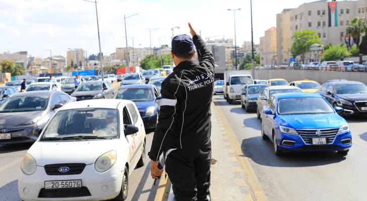 إدارة السير: حادث بين أربع مركبات أعلى جسر الثامن يتسبب بتباطؤ مروري