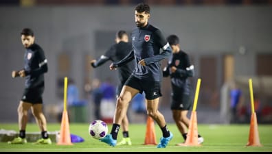 منتخب كرة القدم يبدأ تدريباته في قطر بغياب اللاعب أبو رزق