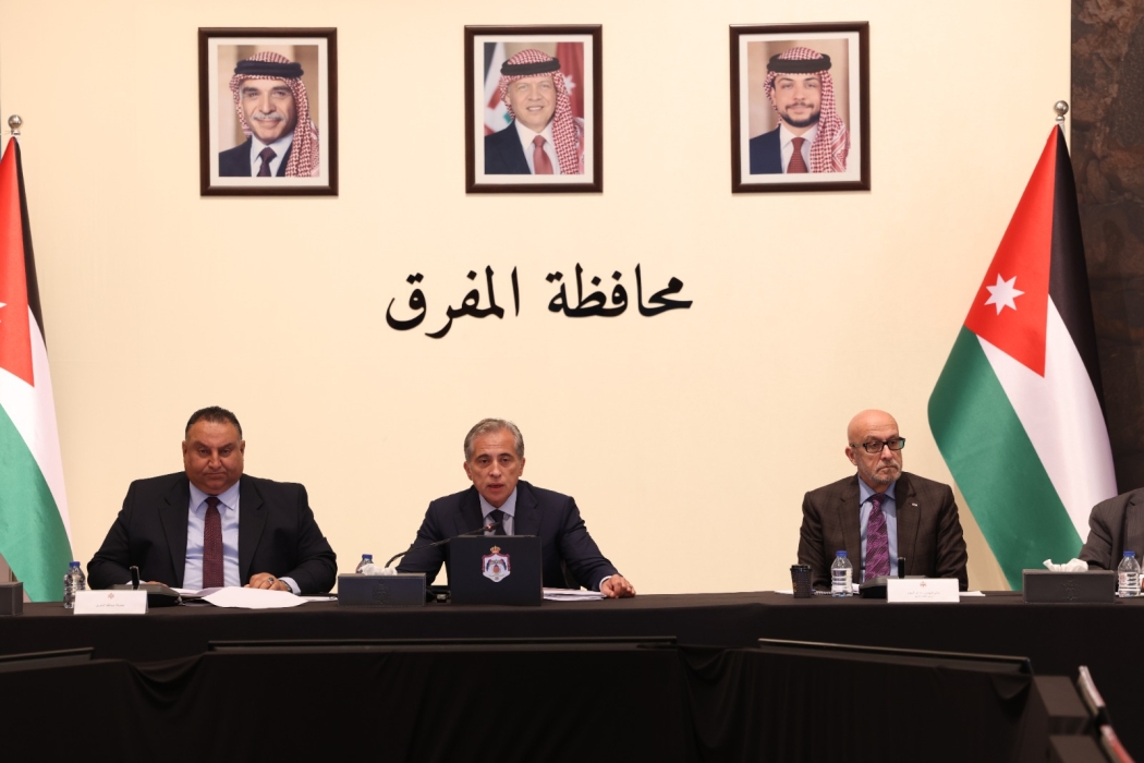 رئيس الوزراء يعلن عدداً من المشاريع التنموية في المفرق خلال ترؤسه لجلسة مجلس الوزراء في المحافظة