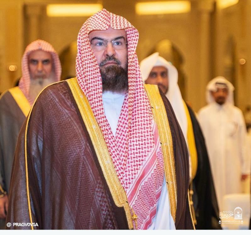 الحكومة التنزانية تختار السديس الشخصية المتميزة لعام 2024م لحامل القرآن الكريم تقديرًا لمجهوداته في نشر هدايات القران للعالمين