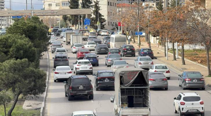 خبير في الإدارة العامة: تناقضات الرصد الجوي تبرر للحكومة اتخاذ قرارها المركزي بشأن تأخير الدوام..