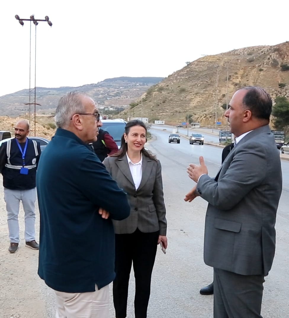 البدء بتنفيذ مشروع صيانة لإنارة طريق العدسيةالبحر الميت وتزويده بوحدات ذكية موفّرة للطاقة