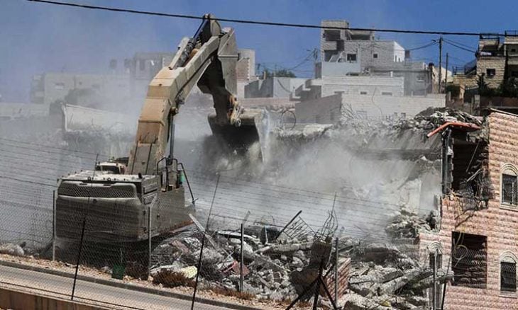 إسرائيل تهدم 3 منازل وتعتقل 22 فلسطينيا