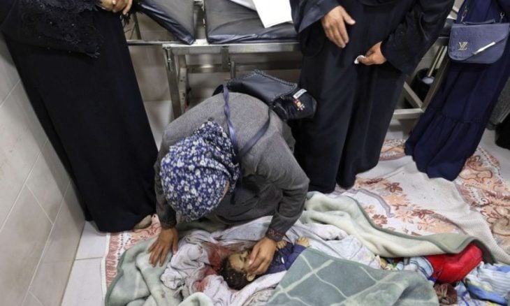 “مجازر العائلات”.. جيش الاحتلال الإسرائيلي يقتل 22 فلسطينيا بأنحاء غزة
