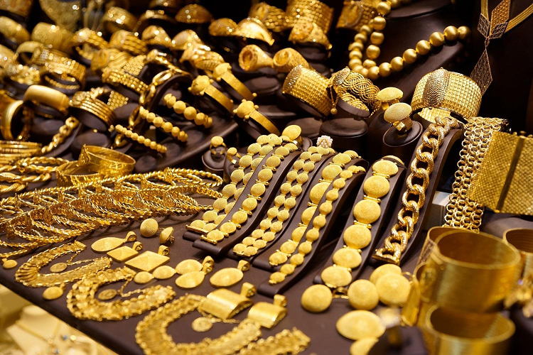 أسعار الذهب تهوي محليًا