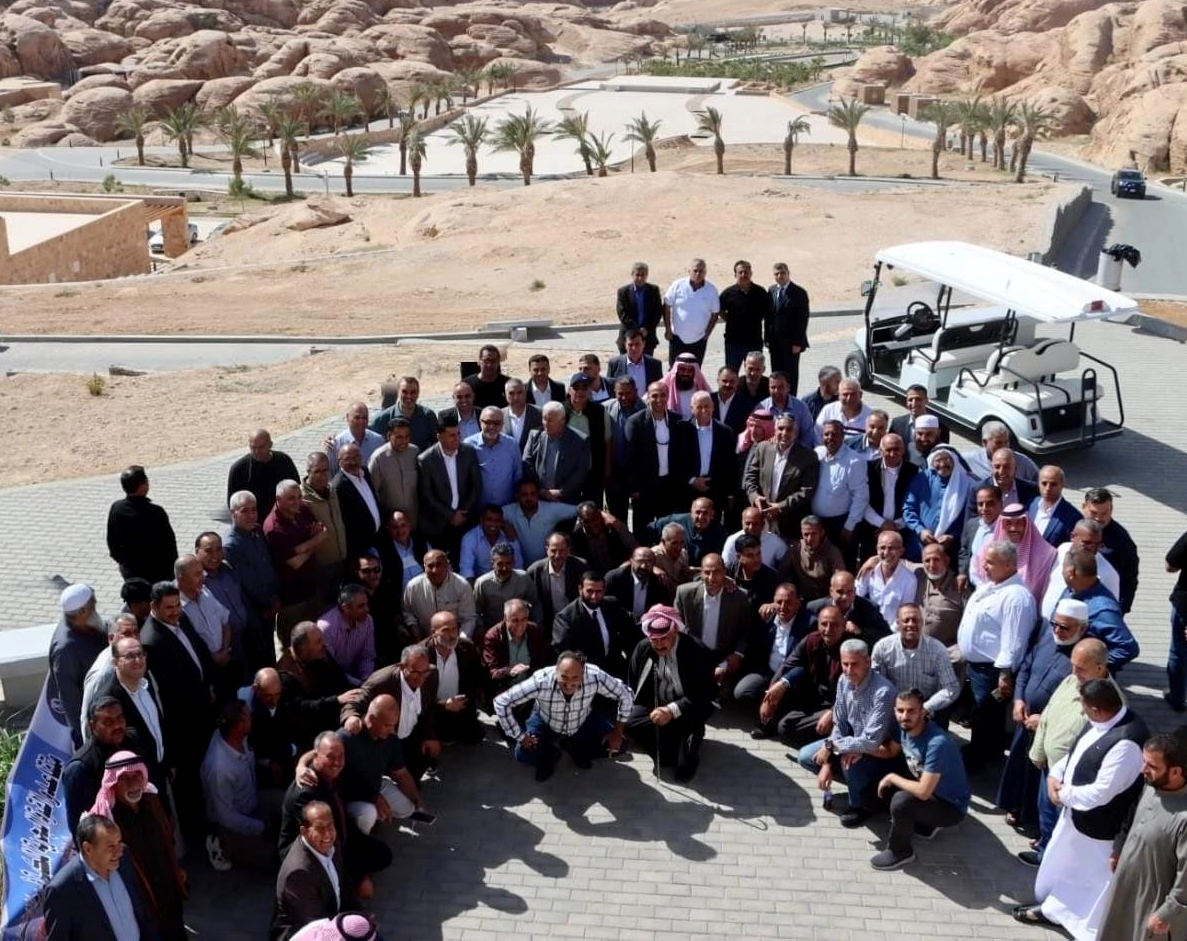 قيادة القوة البحرية والزوارق الملكية تنظم لقاء مع عدد من متقاعديها العسكريين في معان