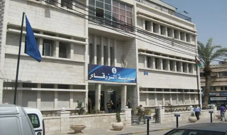 بلدية الزرقاء تتخذ إجراءات لمنع سرقة أغطية المناهل
