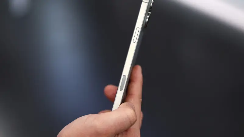 بطارية iPhone 17 Air فائق النحافة قد تكون مخيبة للآمال