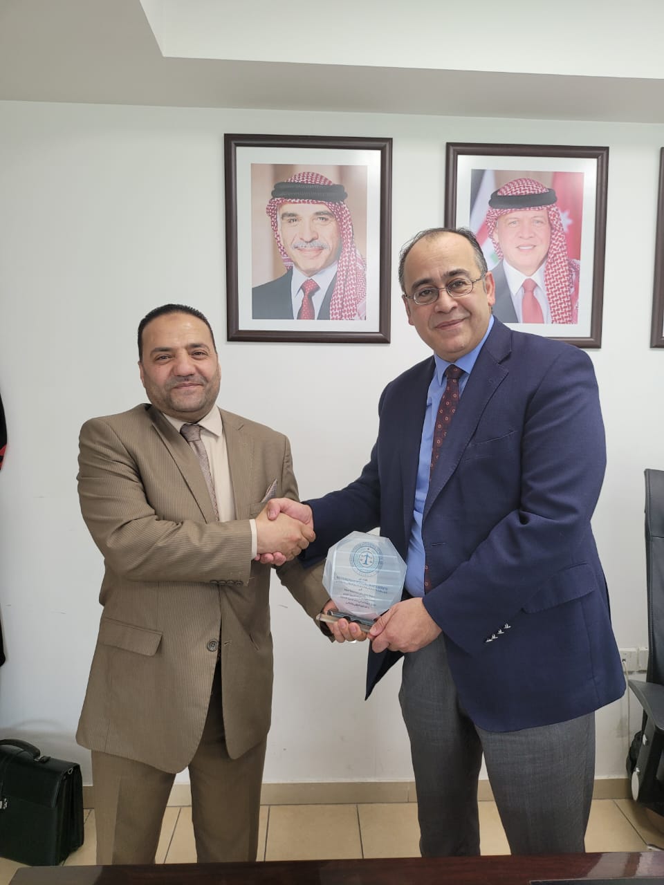 الأمين العام للمنظمة العالمية للتحكيم الدولي والرقمي – واشنطن يزور ادارة قضايا الدولة