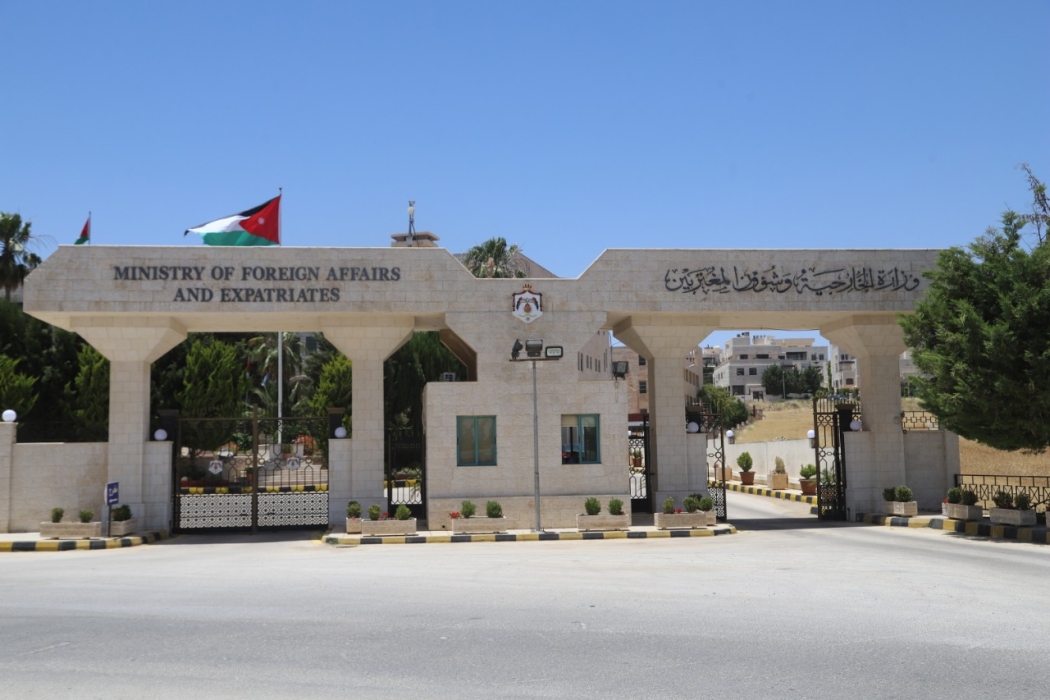 الخارجية تدين استهداف مرافق حيوية ومنشآت مدنية بالسودان