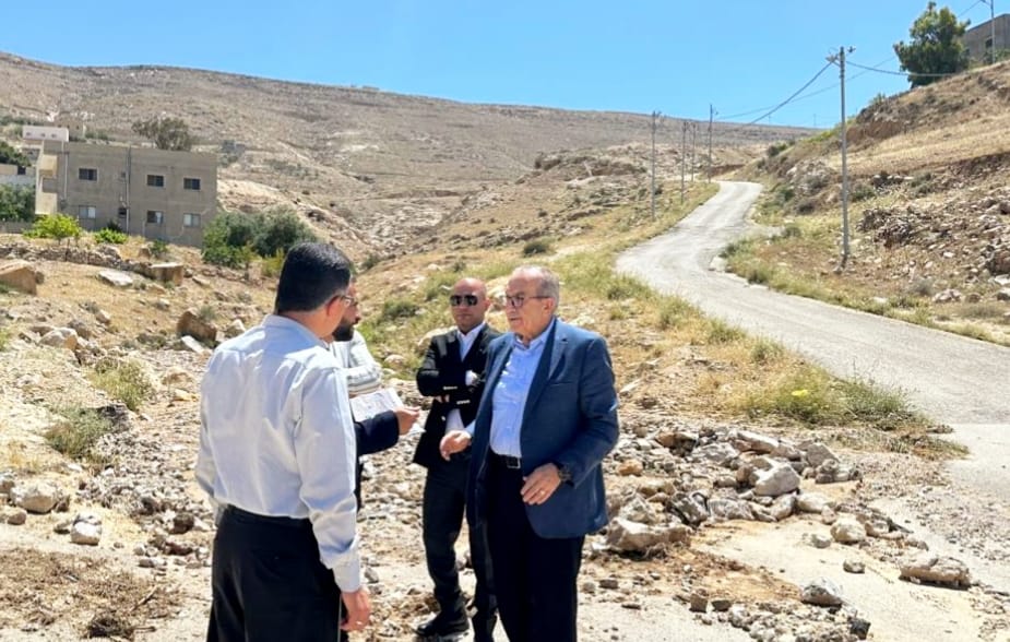 وزير الأشغال يوعز بتقديم دعم عاجل لبلدة العراق في الكرك بعد السيول .. ويتفقد مشروع طريق ربط مجمع السفريات بقرى شمال الكرك