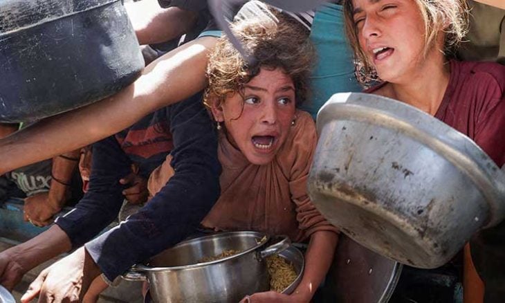 وقائع مجاعة معلنة في غزة” مع تزايد توقف “التكايا”..أطفال يبكون وأمهات يتقاسمن رغيف الخبز