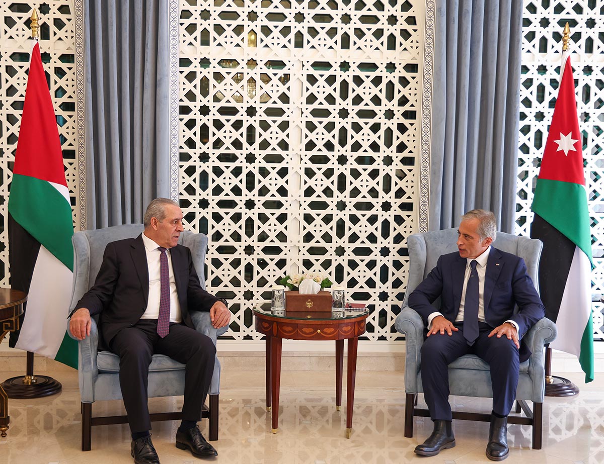 رئيس الوزراء : تثبيت الفلسطينيين على أرضهم في مقدمة الجهود والأولويات.