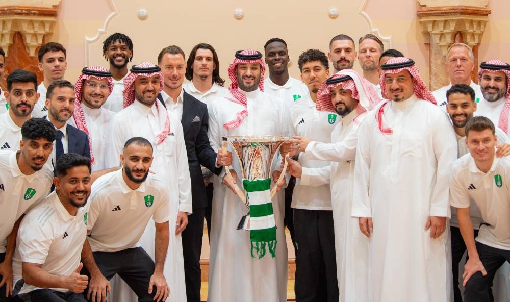 ولي العهد السعودي يهنئ النادي الأهلي ويستقبل أبطال آسيا