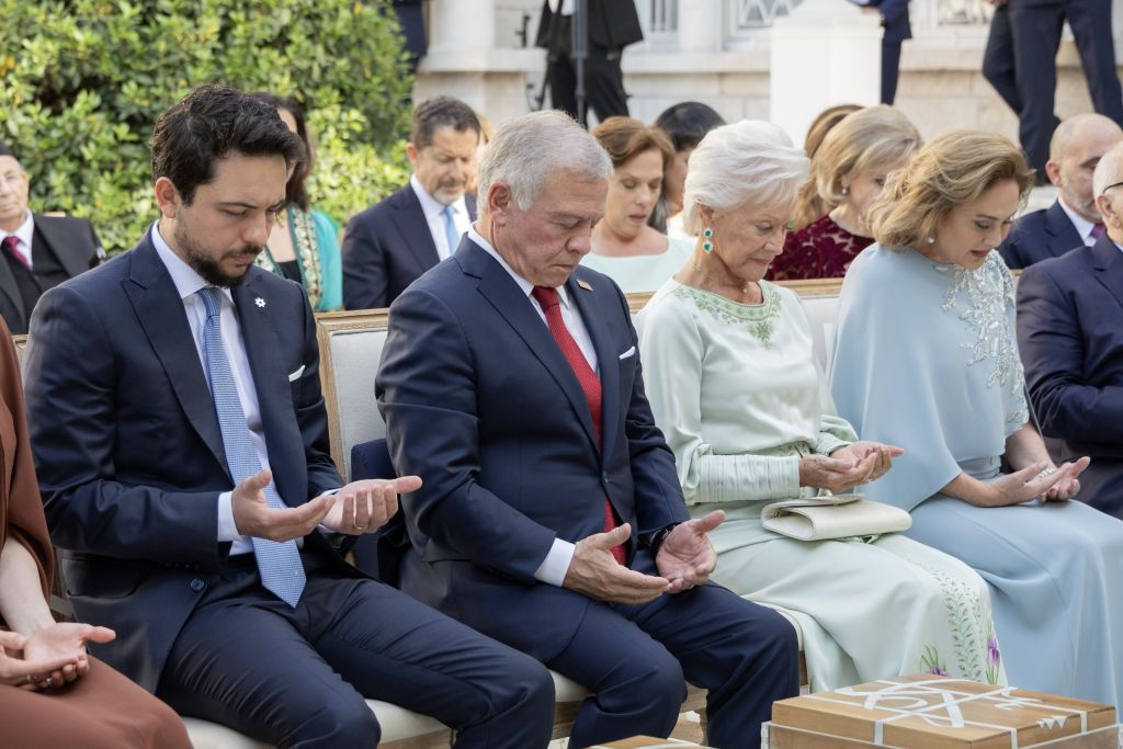 الملك وولي العهد يحضران عقد قران الأميرة عائشة بنت فيصل