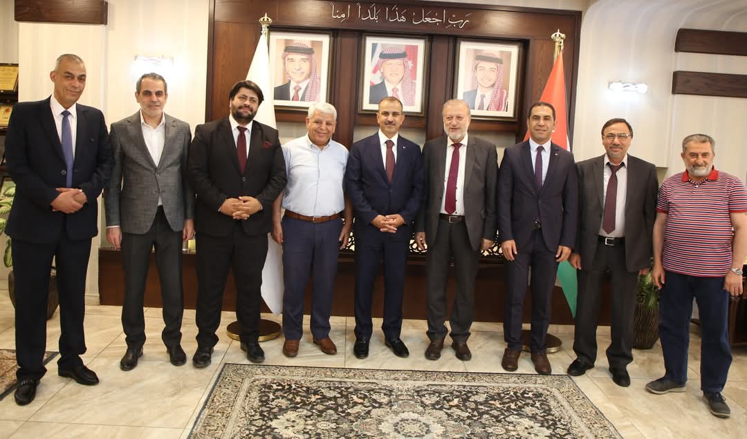 رئيس بلدية إربد والسفير التركي يبحثان التعاون المشترك