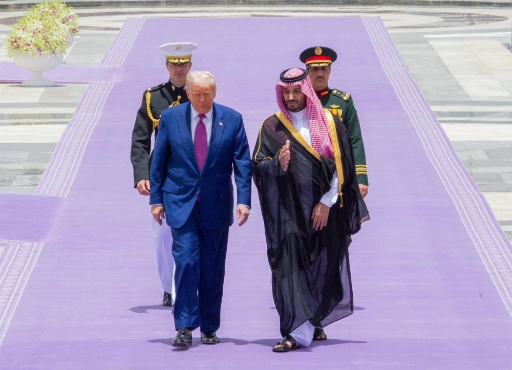 ولي العهد السعودي يستقبل رئيس أمريكا بقصر اليمامة ويقيم مأدبة غداء رسمية