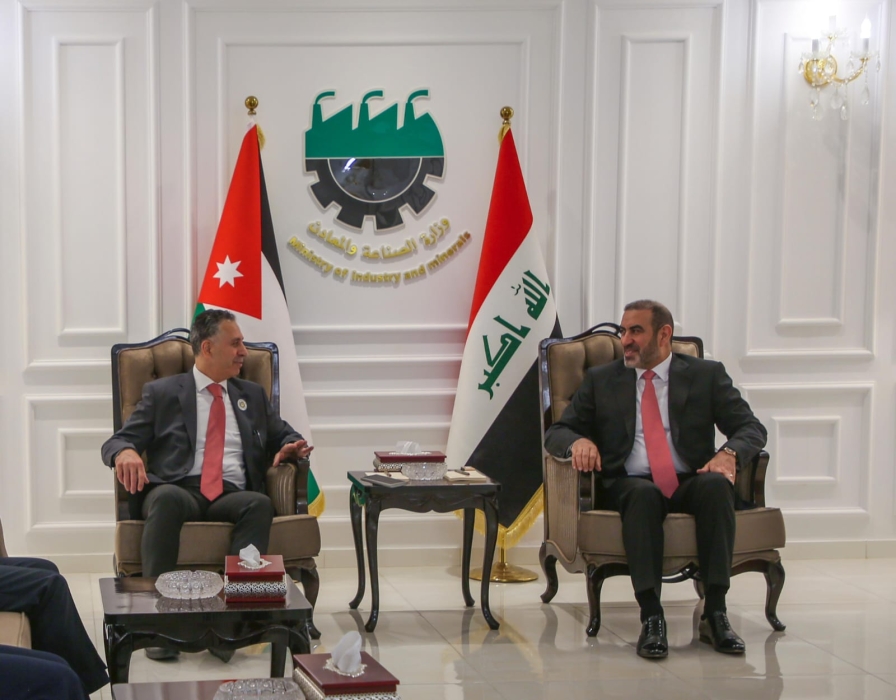 وزير الصناعة يبحث ونظيره العراقي سبل تعزيز التعاون بين البلدين