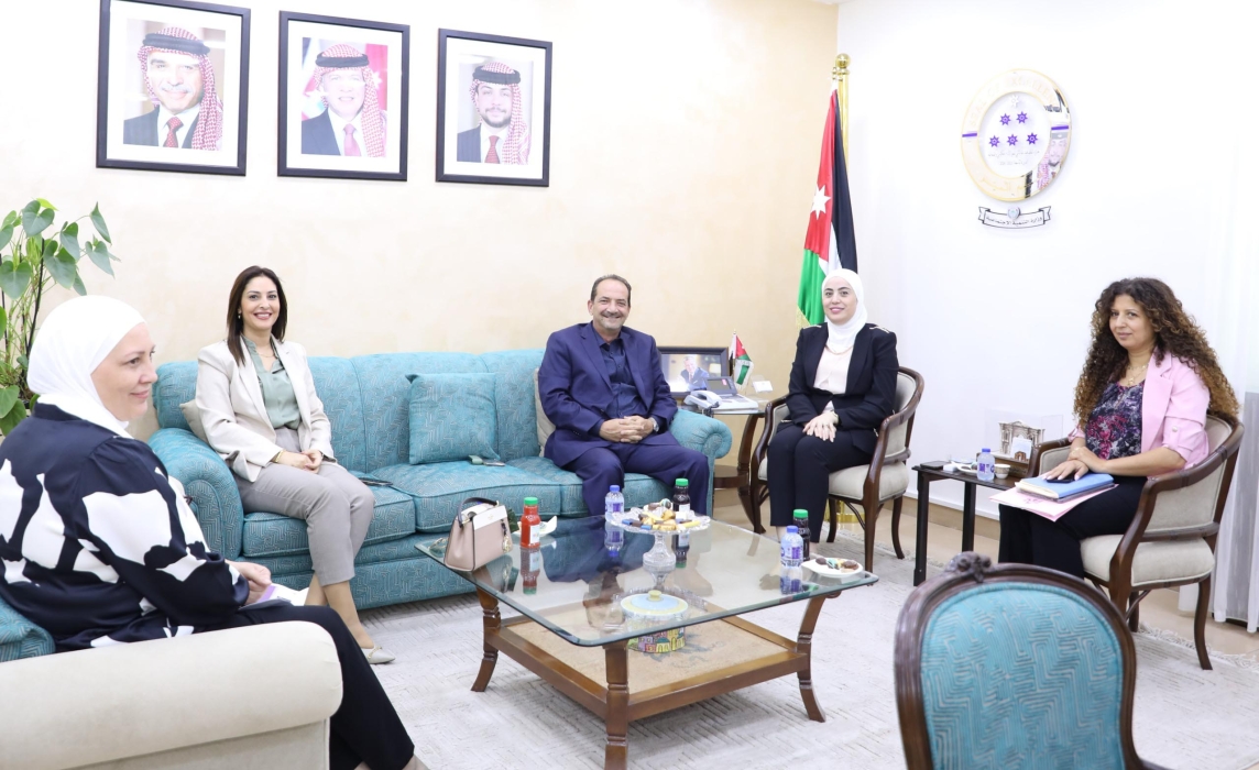 التنمية الاجتماعية تبحث وصندوق الملك عبدالله الثاني للتنمية التعاون المشترك
