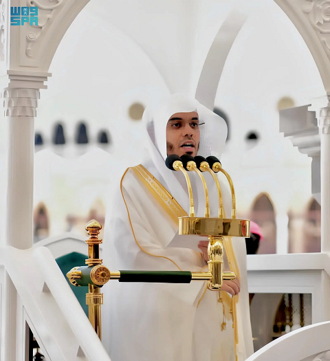 إمام وخطيب المسجد الحرام الشيخ الدوسري : الدعاء من أعظم أسباب التوفيق والنجاح، فيه تنزل الرحمات، وتهب الخيرات