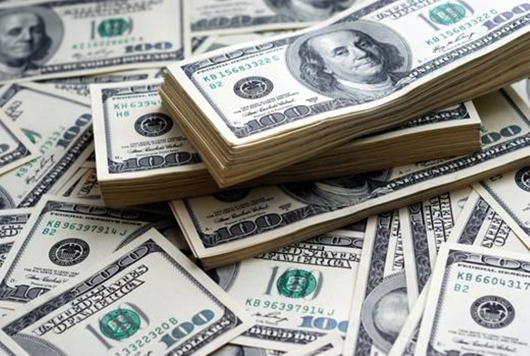 الدولار يتراجع متأثراً بانخفاض عوائد السندات الأميركية