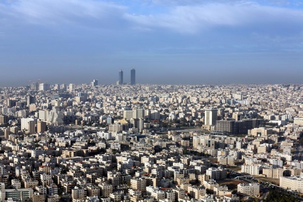 طقس حار ومغبر في اغلب المناطق اليوم وانخفاض تدريجي على درجات الحرارة غدًا