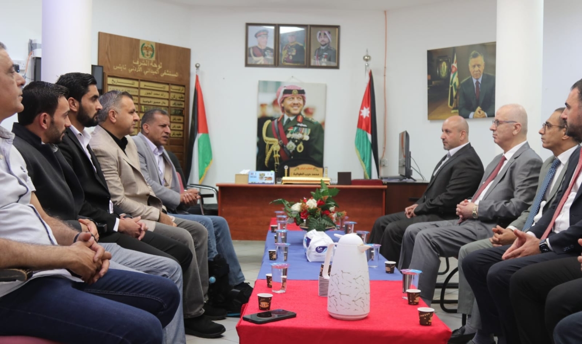 رئيس الوزراء الفلسطيني الأسبق يزور المستشفى الميداني الأردني نابلس 6