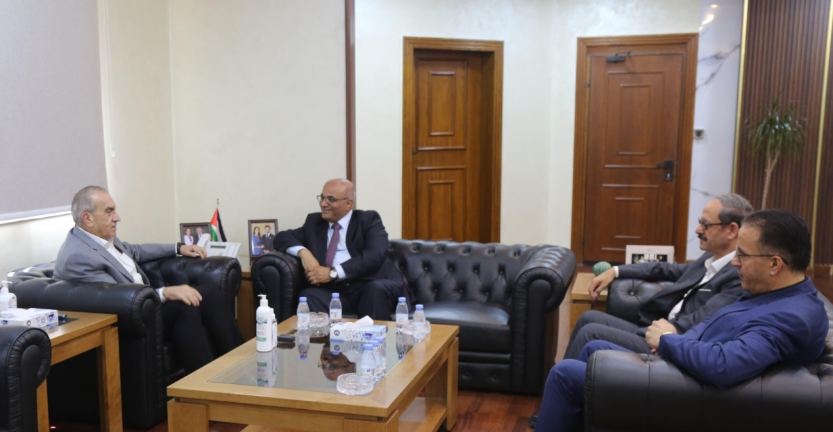 نقيب الصحفيين يؤكد سعي النقابة لتأمين قطع أراض مخدومة