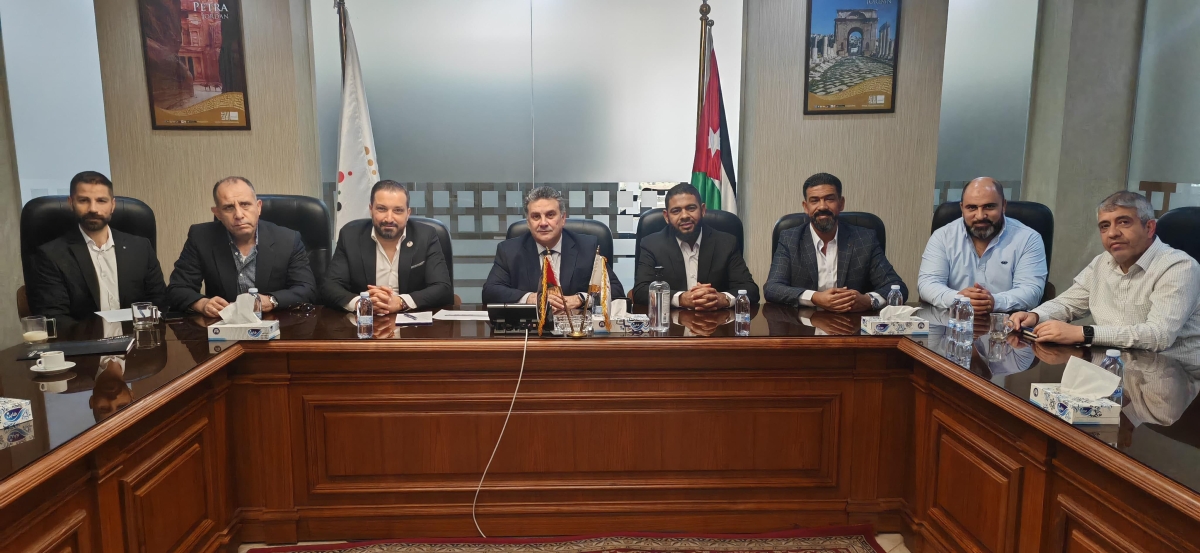 بحث التعاون بين تنظيم الاتصالات ومستثمري الأجهزة الخلوية