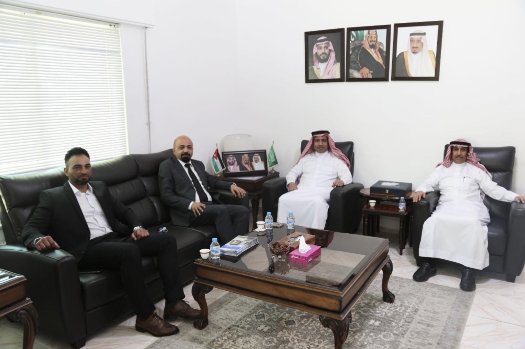 القائم بأعمال الملحقية الثقافية السعودية يستقبل عميد الكلية الجامعية الوطنية للتكنولوجيا