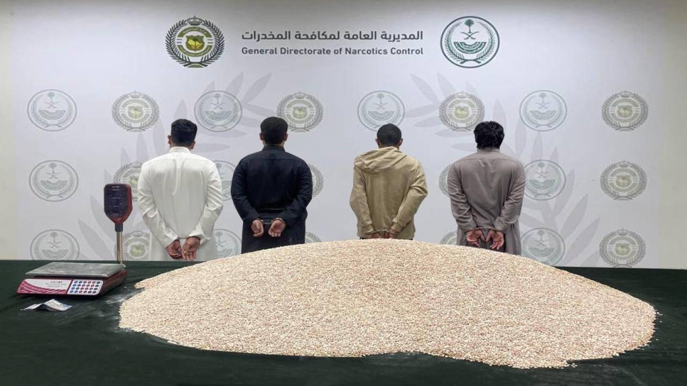 مخبأة في شحنة طاولات.. ضبط 1.5 مليون قرص إمفيتامين في الرياض