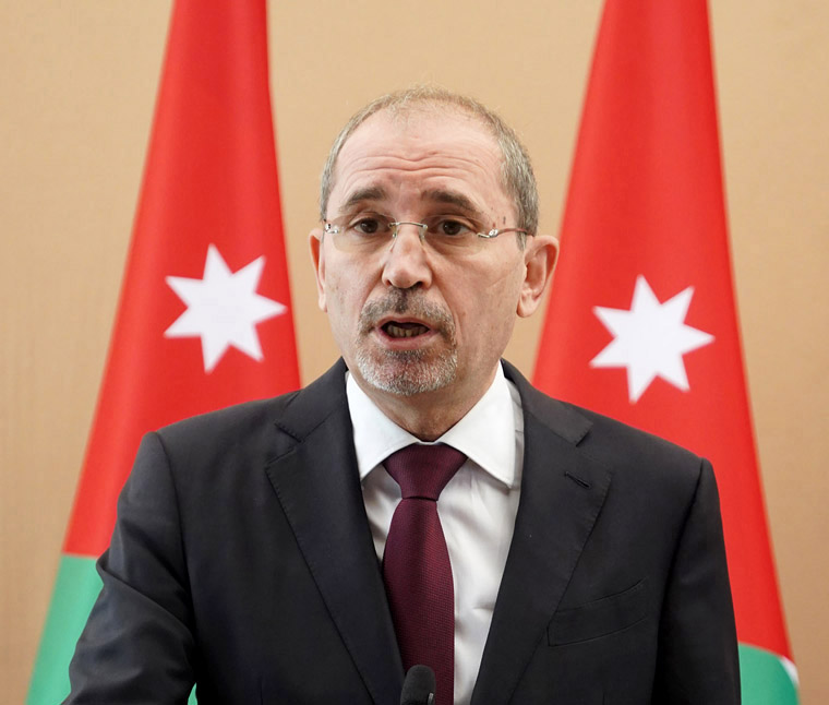وزير الخارجية يبدأ زيارة عمل إلى فرنسا