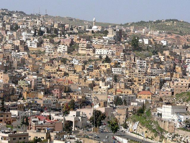 أبناء البلقاء يقفون إجلالًا لوطن كُتب تاريخه بمداد العزة