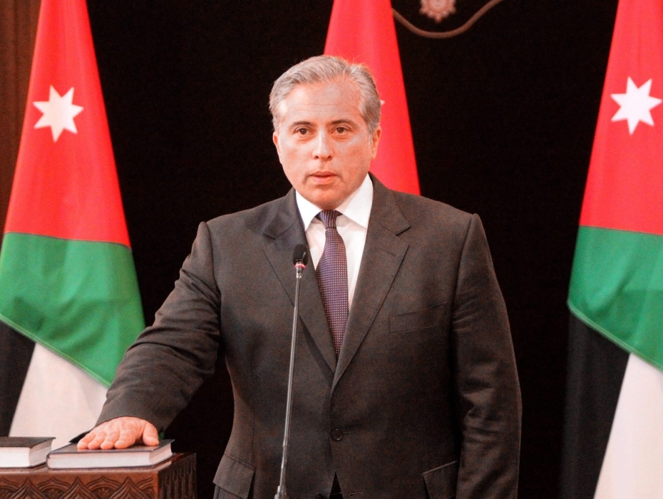 نضال الثبيتات العمرو يكتب : رئيس من ثوبنا..