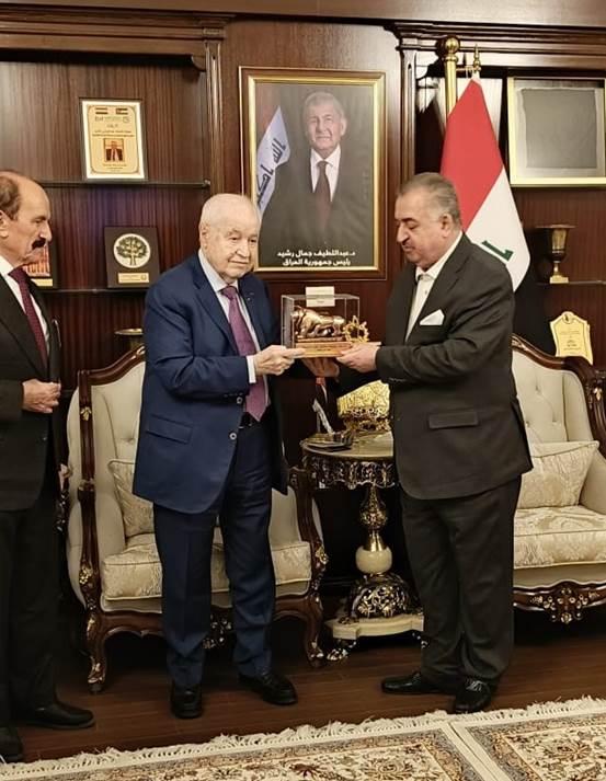 السفير العراقي في عمان والدكتور أبوغزاله يبحثان فرص تطوير العلاقات الاقتصادية