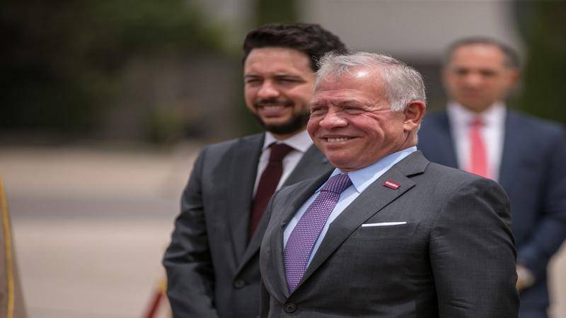 الأردنيون يحتفلون بالذكرى الـ 26 لعيد الجلوس الملكي