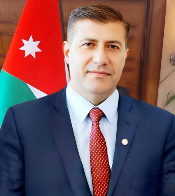 الدكتور زياد نواف الدويري يكتب : في حضرة الجلوس .. وطن يكتب ولاءه بالذهب