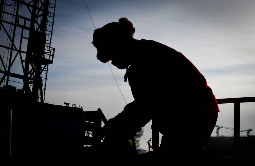 استقرار أسعار النفط وسط ترقب المفاوضات بين واشنطن وبكين