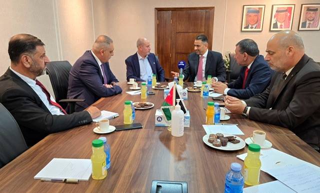 الاستثمار النيابية تزور شركة بيت التصدير