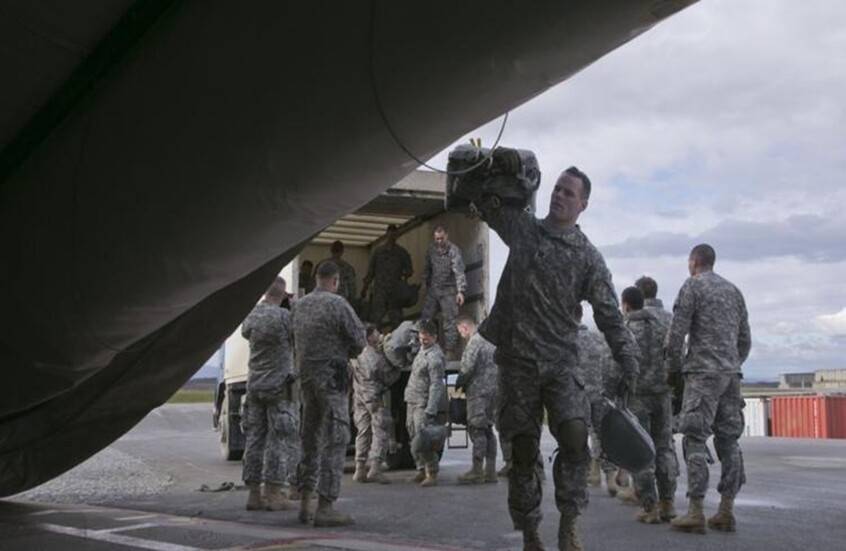 بأمر من ترامب.. الولايات المتحدة ترسل مدمراتها الحربية وقوات إضافية إلى الشرق الأوسط