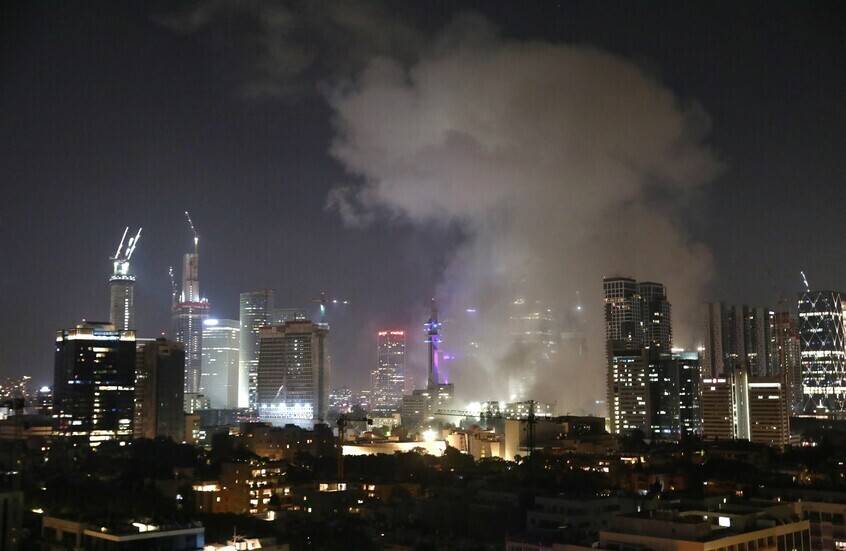 صور توثق حجم الدمار الذي خلفته الصواريخ الإيرانية في ريشون لتسيون جنوب تل أبيب