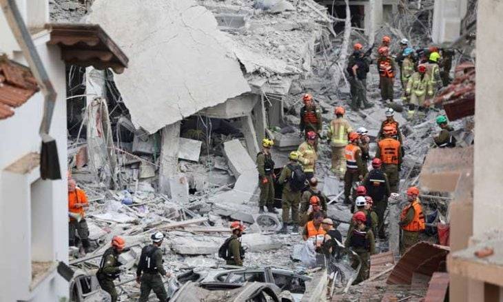 3 قتلى و91 إصابة في 6 موجات صاروخية إيرانية ضربت إسرائيل (صور )