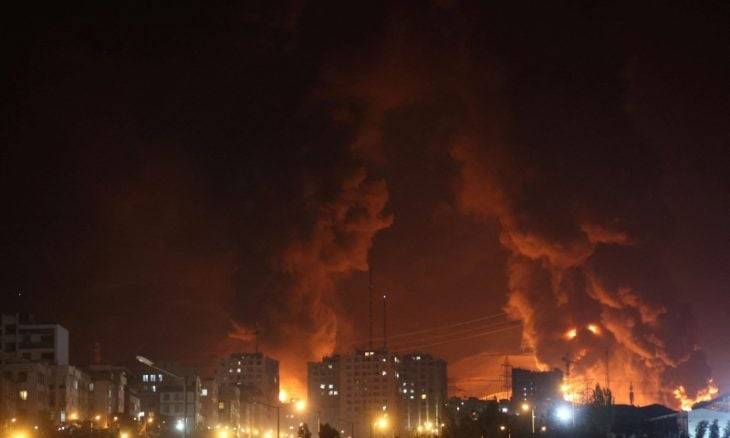 أوبزيرفر: نحن في عالم جديد لا يهتم فيه الأقوياء بالقواعد ويتصرف نتنياهو بحس الإفلات من العقاب