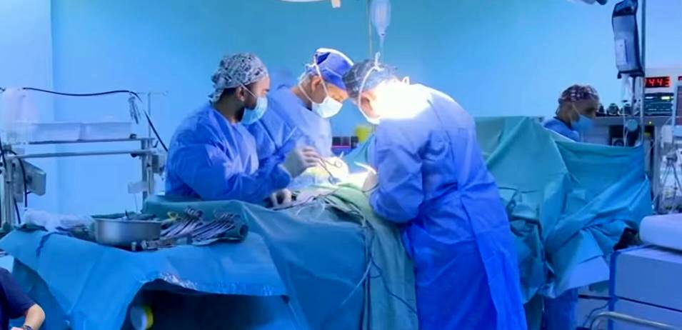 عملية نوعية ونادرة لجراحة الأوعية الدموية بمستشفى الحسين السلط الجديد