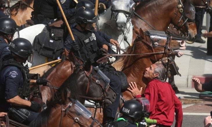 “نسخة حديثة من الغستابو”.. شرطة الهجرة الأمريكية تثير الرعب والغضب في لوس أنجلوس