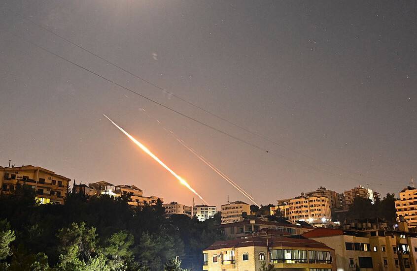 لبنان.. وزير الخارجية يتابع التطورات مع دول مؤثرة لتجنيب البلاد تداعيات الأحداث