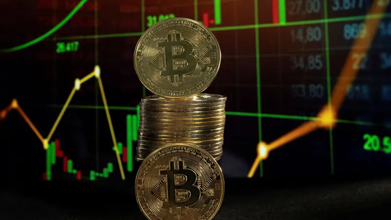 أسباب ارتفاع بيتكوين إلى 106 آلاف دولار.. آمال تشعل انتعاش السوق