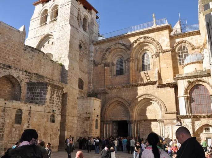 الاحتلال يعيد فتح أبواب كنيسة القيامة في القدس بعد إغلاق دام 12 يوما